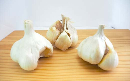 【訳あり】南部町営市場 直送 にんにく「ふくちホワイト六片種」約1kg 《カネテ青果》 F21U-333