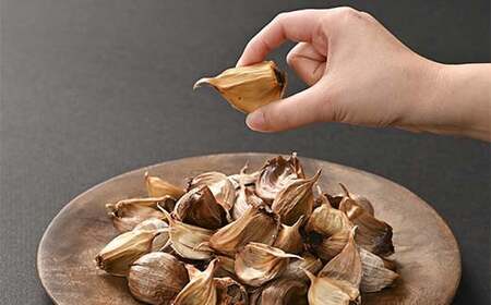 【青森黒にんにく問屋】 福地ホワイト六片種の原産地 青森県産 無添加 黒にんにく （約1kg） F21U-176