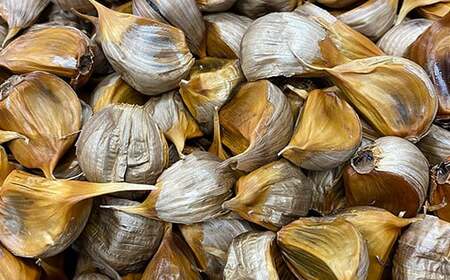 青森県産 福地ホワイト六片種 黒ニンニク (約300g)【エムケーアイ】 F21U-112