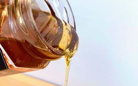 南部町産 希少な日本ミツバチから取れたはちみつ (150g×2個)【森の菜園】 F21U-201