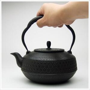 南部鉄器 本場盛岡の南部鉄瓶 車軸型 （ 亀甲 / 1.2L ） IH ガス 鉄瓶 鉄器 やかん 岩手県 岩手 伝統工芸品 薫山工房 雑貨 日用品 南部鉄 岩手県盛岡市 