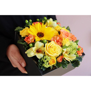 ちょっぴり可愛いBOXフラワー【田村フローリスト】 お花 誕生日 記念日 バレンタイン ホワイトデー 母の日 父の日 敬老の日 クリスマス カーネーション アルストロメリア 