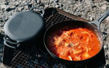 IH対応 鍋 フライパン 鉄器 ダクタイルディープパン 24cm ＆ ダッチオーブン セット スキレット 錆びにくい アウトドア BBQ キャンプ 直火 テフロン 超軽量 岩手県 北上市 O0104 (岩手製鉄) 岩鉄鉄器 ｷｬﾝﾌﾟ 調理器具 ﾌﾗｲﾊﾟﾝ 岩鉄鉄器 ディープフライパン