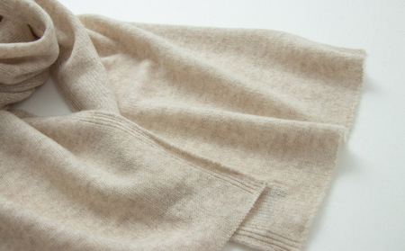 【UTOカシミヤ】天使のマフラー〈サンド〉 岩手県 北上市 H0129 （UTO）　マフラー カシミヤ カシミア