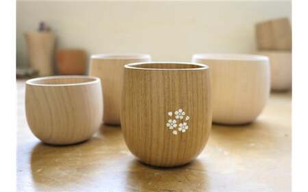 【貝象嵌】おちょコップ ロング 岩手県 北上市 夢工房 E0304 木製 コップ おちょこ ギフト箱入り 贈り物 記念品 クリスマス プレゼント 贈り物 ギフト 山桜  無垢材 おちょこ 岩手県 北上市 有限会社 夢工房 E0304 かわいい 工芸品