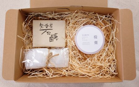 紫香房ギフト・（桜膏30g 1個、石鹸Ｓ45g 1個）無添加せっけん 無添加 石油系化合物不使用 シャンプーバー 生薬 無添加クリーム アースライズ 岩手県 北上市 D0321