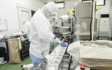 【思いやり型返礼品】北萩寮きたかみ納豆セット 国内産 大豆 小粒 大粒 醤油タレ 味噌タレ 納豆 なっとう ご飯のお供 お米 ごはん 12個セット 福祉 福祉支援 応援 障がい者福祉 岩手県北上市 ハートフルショップまごころ A0213