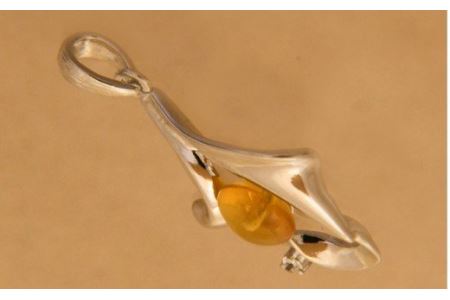 久慈産原石削出天然琥珀付き「ペンダント」