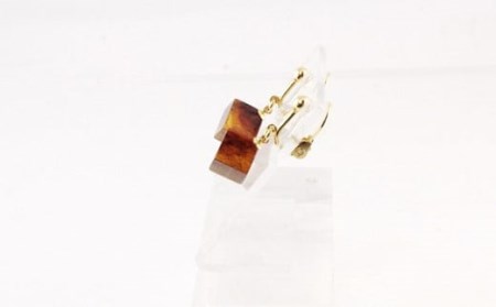 久慈産琥珀オーバルイヤリング