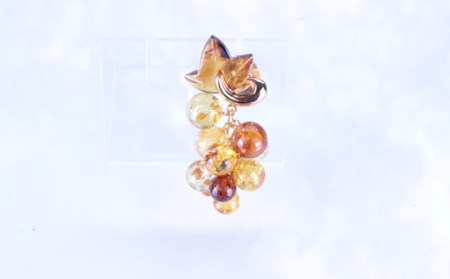久慈産琥珀使用「ぶどうブローチ」