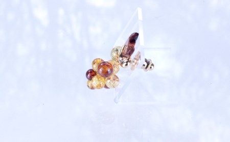 久慈産琥珀使用「ぶどうブローチ」