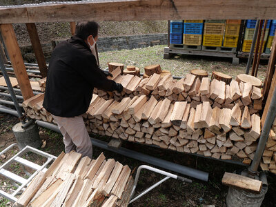 薪 / まき ( 広葉樹 遠野の 楢 ナラ の木 ）約 100kg ( 20kg × 5ケース)【東北・関東信越 地域限定発送】