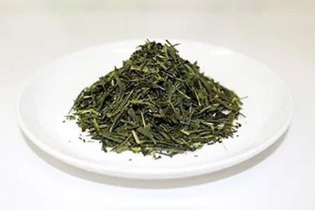 【数量限定】新茶 香り豊かな北限のお茶 〈 けせん茶 〉 100g×1袋 【 お茶 日本茶 茶葉 手摘み 岩手 陸前高田 】RT2013
