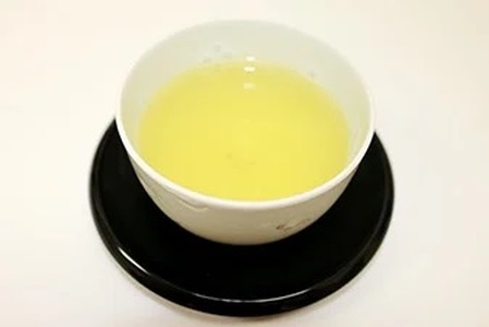 【数量限定】新茶 香り豊かな北限のお茶 〈 けせん茶 〉 100g×1袋 【 お茶 日本茶 茶葉 手摘み 岩手 陸前高田 】RT2013