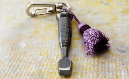 気仙大工の道具「のみ」シルバーキーチャームRT096