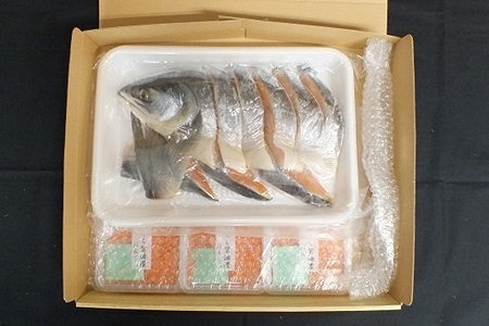【12/31決済分まで1月中配送】 【北海道根室産】時しらず鮭600g×1P・いくら醤油漬け50g×3P C-42094