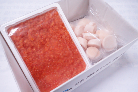 根室海鮮市場＜直送＞刺身用ほたて貝柱200g、いくら醤油漬け(鮭卵)200g A-28261