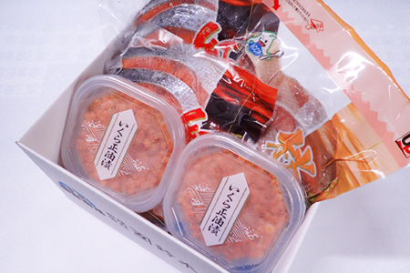 無添加天然甘塩紅鮭10切、秋鮭5切、いくら醤油漬け(鮭卵)70g×2P A-11087