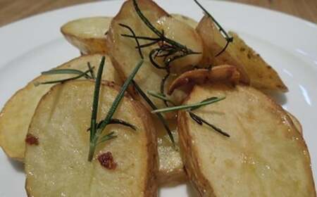 【厳選品】岩手にのへじゃがいも「伝」キタアカリ (サイズ混合) 5kg 【2025年9月中旬から2026年2月下旬発送予定】/ジャガイモ じゃがいも 芋 イモ 野菜 お取り寄せ 産地直送