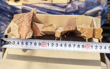 乾燥薪 約5kg 小割り 針葉樹 MIX オリジナル ミニりんご箱付き ／ 薪 まき 杉 スギ 松 まつ 自然乾燥 オリジナルBOX りんご箱 箱付 入れ物 テーブル アウトドア キャンプ 薪ストーブ