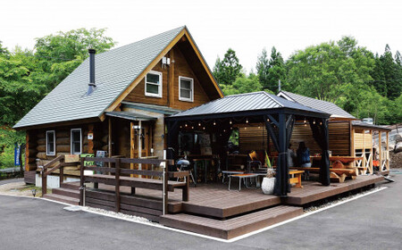 ログハウスサイト「1泊2日」宿泊券（6名様まで）【クルマアソビアドベンチャーフィールド安比】 ／ アウトドア ウッドデッキ BBQ ファミリー 家族旅行 友人 友達 泊り 観光 旅行 トラベル 体験 宿泊 安比 安比高原 アクティビティ 東北 岩手県 八幡平市