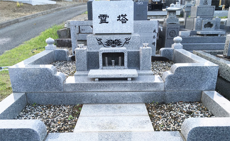 【滝沢市内限定】 墓石 墓地 高圧洗浄 クリーニング ９平方メートルまで（３m×３m）【東皋石材有限会社】／ 墓掃除 代行 お墓 墓 石材 清掃 掃除 高圧 洗浄 草取り 苔落とし コケ落とし こけ落とし プロの技術 専門技術とし こけ落とし プロの技術 専門技術