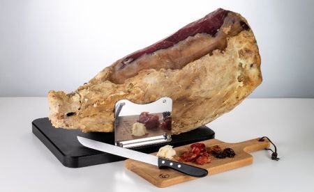 【ふるさと納税】【岩手短角和牛】生ハム（純国産セシーナ）原木１本  長期熟成！生ハム セシーナ 和牛 受賞 つまみ 牛肉 肉 お肉 熟成 国産