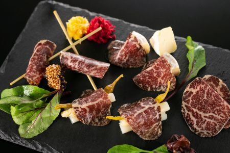 【ふるさと納税】【岩手短角和牛】生ハム（純国産セシーナ）原木１本  長期熟成！生ハム セシーナ 和牛 受賞 つまみ 牛肉 肉 お肉 熟成 国産