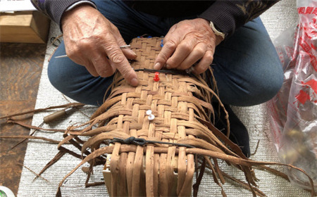 若畑創作館 あけび蔓スクエア「取っ手付きバスケット」(小)