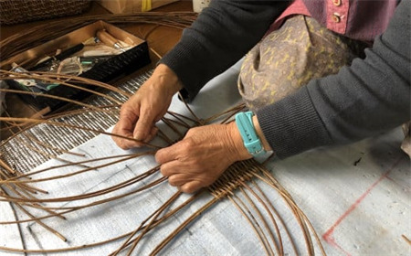 若畑創作館「あけび蔓 傘立て」