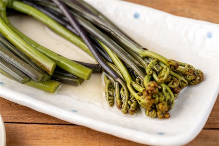 西和賀産業公社　「西わらびの根昆布だし醤油漬け」３パック