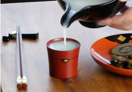 栃ぐいのみ１個　(黒) / 漆器 お酒 おちょこ ぐいのみ グラス 食器 漆塗 うるしぬり 手塗り 木製 伝統工芸品 和 お正月 高級 結婚 新築祝い お祝い 贈答 贈り物 プレゼント ギフト 香典返し お返し おもてなし【ocy924-gui-1-kA】