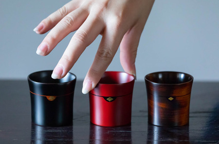 栃ぐいのみ１個　(朱) / 漆器 お酒 おちょこ ぐいのみ グラス 食器 漆塗 うるしぬり 手塗り 木製 伝統工芸品 和 お正月 高級 結婚 新築祝い お祝い 贈答 贈り物 プレゼント ギフト 香典返し お返し おもてなし【ocy924-gui-1-rA】