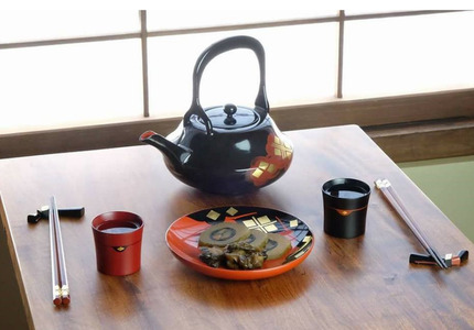 栃ぐいのみ3個　(朱・黒・木目) / 漆器 お酒 おちょこ ぐいのみ グラス 食器 漆塗 うるしぬり 手塗り 木製 伝統工芸品 和 お正月 高級 結婚 新築祝い お祝い 贈答 贈り物 プレゼント ギフト 香典返し お返し おもてなし【ocy924-gui-3-r-k-wA】