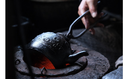 南部鉄器 鉄瓶〈茄子形〉松 1L【IH対応】 / 【wsh918-mat-1】