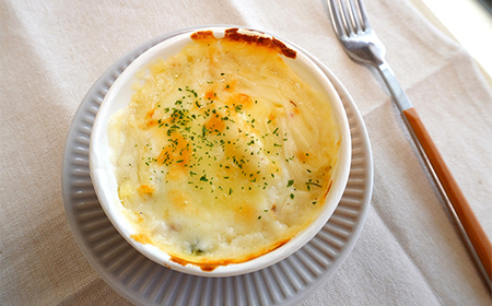 海鮮マカロニグラタン 4個セット【木村商店】 三陸山田 山田町 乳製品 魚貝 YD-660