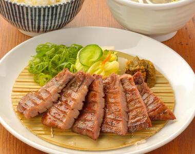 本場仙台より 牛たん塩仕込み 1kg（6～8人前）（200g×5P）【肉 お肉 にく 食品 人気 おすすめ  ギフト】