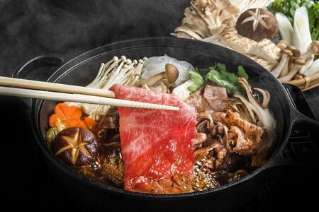 肉質最高5ランク 仙台牛 肩ロース すき焼き しゃぶしゃぶ 300g　【 お肉 牛肉 すき焼き用 しゃぶしゃぶ用 ブランド牛 贈答用 宮城県産 国産 日本産 国産牛 プレゼント 贈り物 】