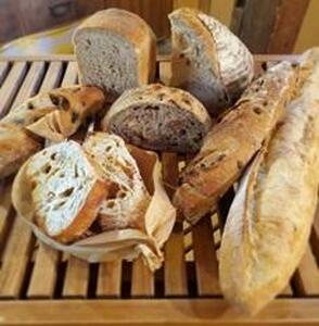 【天然酵母パン オ フルニル デュ ボワ】天然酵母パン屋のハード系パンセット　B（8点入）【パン 詰め合わせ ご当地グルメ バゲット 美味しいパン おいしい 朝食 ギフト 贈り物 ベーカリー セット ぱん 国産小麦 パンセット】