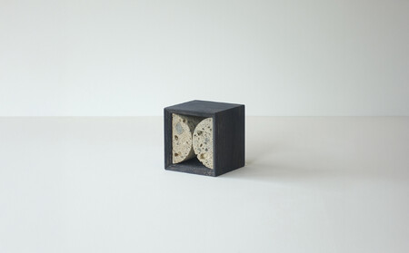 センダイフォルム ブックエンド01 ブラック【雑貨 日用品 文房具 ブックエンド インテリア デザイン 収納 オフィス 家庭 書斎 整理 整頓 モダン シンプル コンパクト 人気 便利 プレゼント ギフト 机上 知的 文房具 用品ステーショナリー】