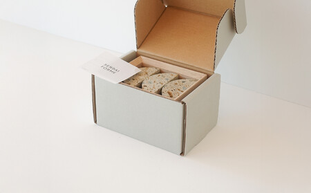 センダイフォルム ブックエンド03 ブラック【雑貨 日用品 文房具 ブックエンド インテリア デザイン 収納 オフィス 家庭 書斎 整理 整頓 モダン シンプル コンパクト 人気 便利 プレゼント ギフト 机上 知的 文房具 用品ステーショナリー】