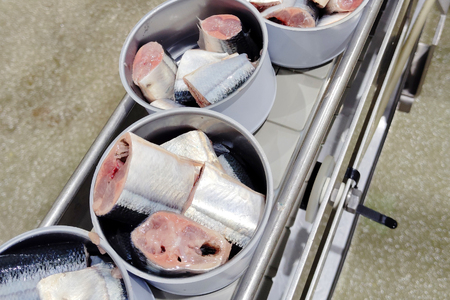 缶詰 やわらかさんま 醤油煮 ＆ 味噌煮 各4缶 計8缶 [ミヤカン 宮城県 気仙沼市 20564175]