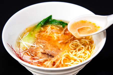 ふかひれラーメンセット 醤油 ・ 塩 各2食 セット [石渡商店 宮城県 気仙沼市 20563418]