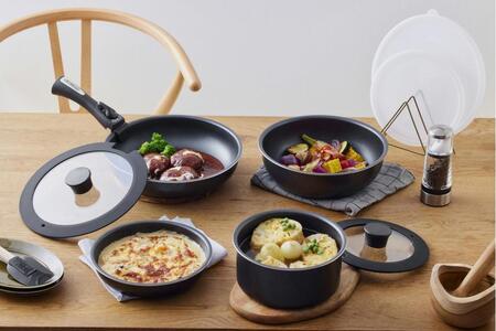 フライパンセット ダイヤモンドコートパン９点セット ＩＨ・ガス火対応 IH ガス 9点セットダイヤモンドコーティング アイリスオーヤマ 家庭用品 取っ手取り外し可能 お手入れ簡単 NTF-SEI9 ブラックメタリック