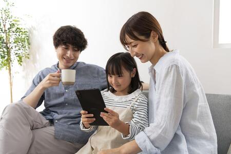 タブレット 8インチ 軽量 64GB メインメモリ4GB 8コア 国内メーカー 保護フィルム標準装備 LUCA アイリスオーヤマ 軽量 ブラック 大画面 読書 wi-fi Bluetooth TE08D2M64-V1B ブラック