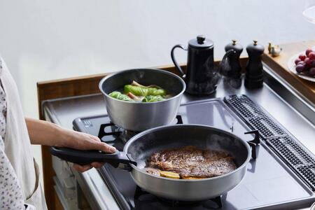 フライパン フライパンセット ダイヤモンドグレイス 10点セット アイリスオーヤマ IH ガス火 ギフト 新生活 キッチン 重ねて収納 オーブンOK お手入れ簡単 DG-S10S　シルバー