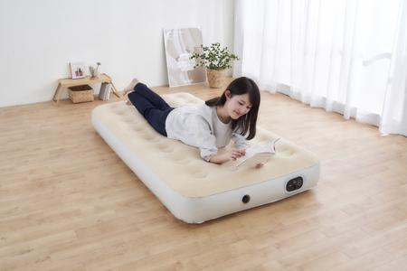 電動エアーベッド シングル アイリスオーヤマ Sサイズ 電動ポンプ式 厚さ25cm コンパクト収納 防災水害対策 軽量 持ち運び スリム 簡単操作 屋外 台風対策 車中泊 EAB-Sアイボリー