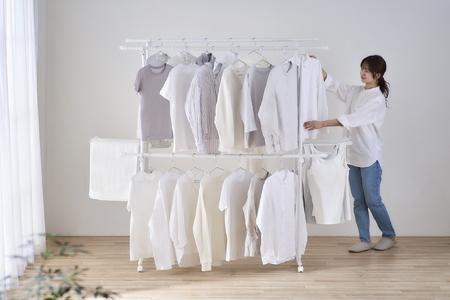 組み立て簡単たっぷりスタイル物干しKTM-2018STホワイト アイリスオーヤマ