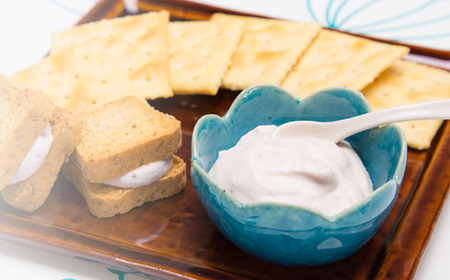 蔵王クリーミースプレッド500g　2個＆クラッカーセット　濃厚 クリーミー クリームチーズ チーズ 蔵王 人気【04301-0495】