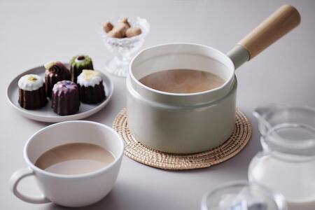 鍋 ミルクパン 14cm MLKP-14 ウォームグレー アイリスオーヤマ 小鍋 片手鍋 なべ コンパクト 蓋付き 注ぎ口 ガス火 IH セラミックコーティング 調理器具 キッチン雑貨